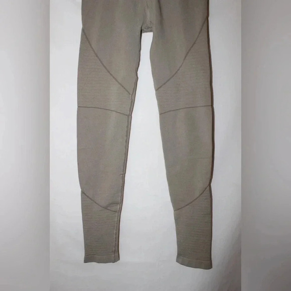 Alphalete Aero Leggings NO SIZE TAG Maybe Small - Picture 3 of 11